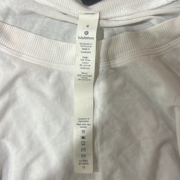 This is a white, size 4, Lululemon drawstring tank top! No stains! Smoke free 🏠 - Picture 2 of 4